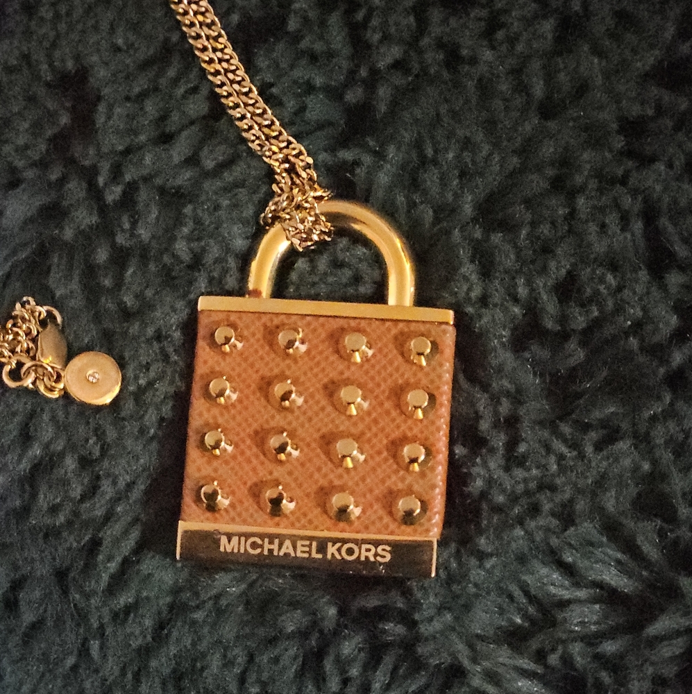 MICHAEL KORS GOLD+BROWN TONE LARGE STUD PADLOCK PENDANT NECKLACE,CHAIN MKJ4297